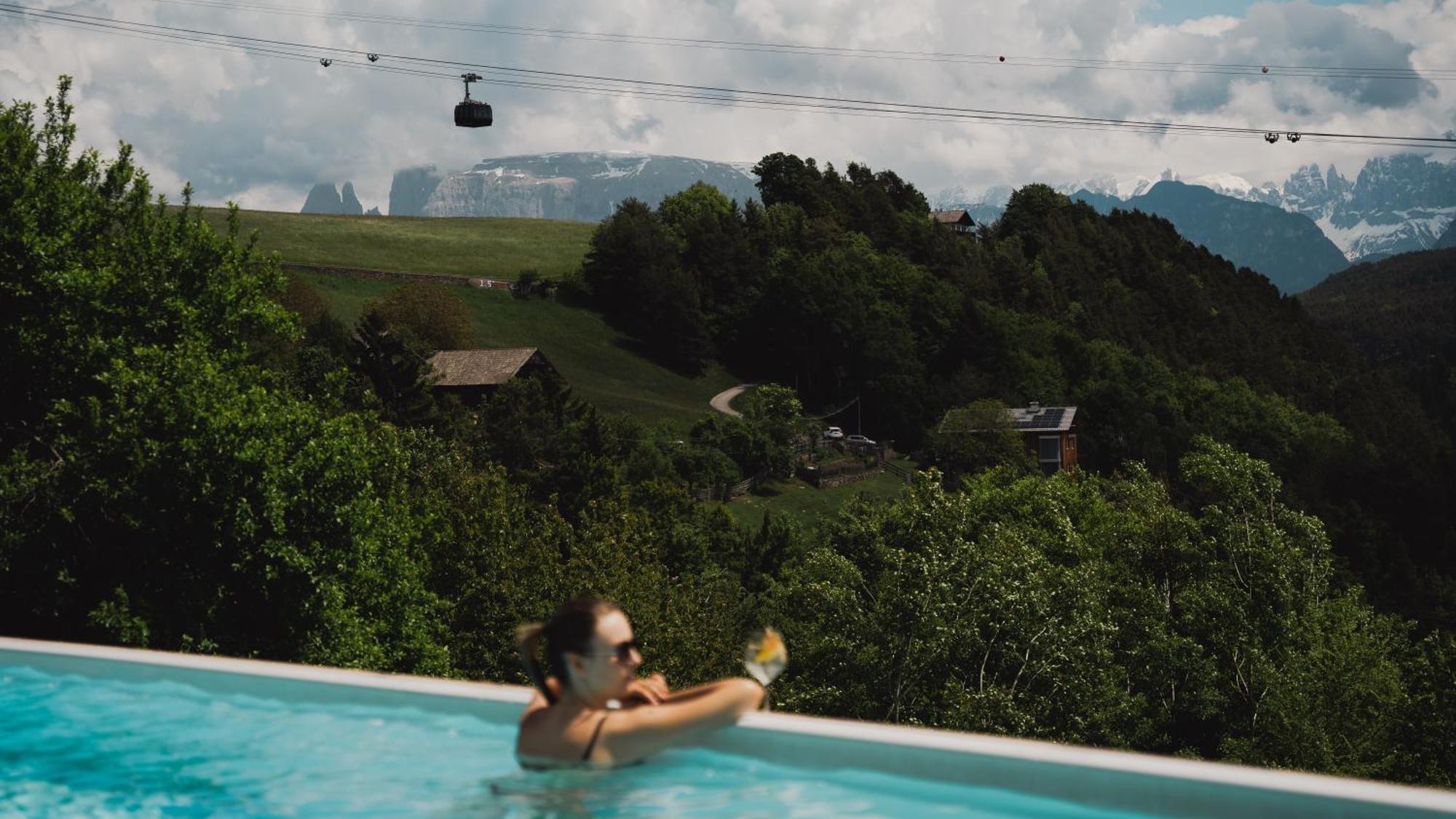 Pippos Mountain Lodge โซปราบอลซาโน ภายนอก รูปภาพ